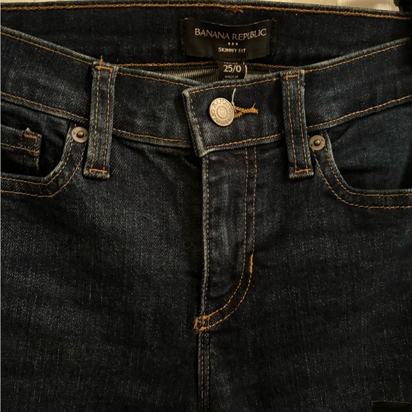 Cute 25Petite Banana mid-rise skinny fit jeans! - Picture 3 of 4
